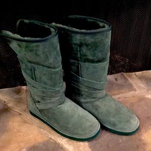 Genuine suede Lamo boots